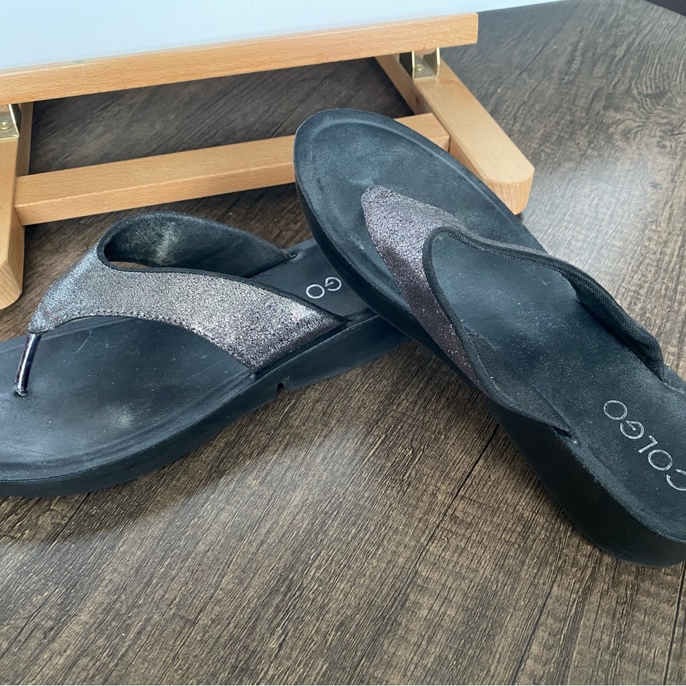 Women’s size 8 flip-flops with silver metallic straps